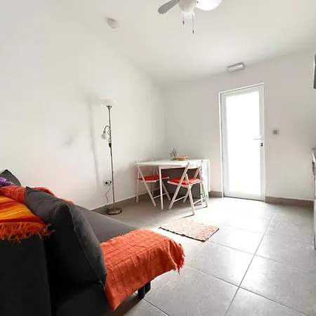 Naranja - A Self-catering In A Stunning Location With Pool & Hot Tub Apartment